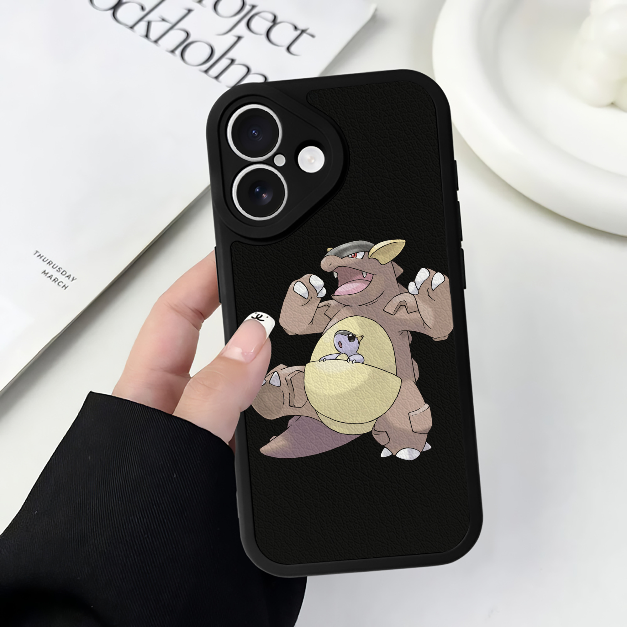 （画像用） ポケットモンスター Pokémon 【iPhone 16シリーズ対応】シリコンスマホケース（レザー調） 材質：シリコン